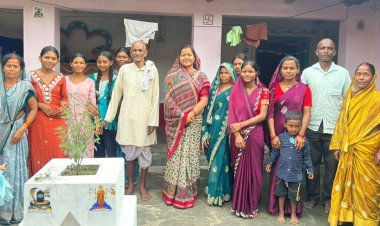 मंत्री श्रीमती लक्ष्मी राजवाड़े पहुंचीं ग्राम कुंजनगर, महिलाओं से किया आत्मीय संवाद