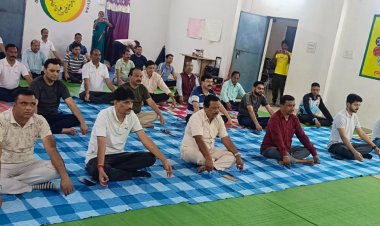 सेवा मेरा योगदान : जशपुर में योग से स्वस्थ जीवन का संदेश, सभी विकासखंडों और नगरीय निकायों में लगे योग-ध्यान शिविर