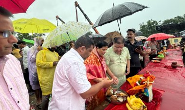 रायपुर दक्षिण विधायक सुनील सोनी ने विसर्जन कुंड सपरिवार पहुंचकर घर के गणपति की मूर्ति का किया श्रद्धापूर्वक विसर्जन, सभी श्रद्धालुओ से विसर्जन कुंड में पहुंचकर मूर्ति विसर्जन करने की विनम्र अपील
