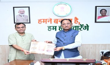 राजभाषा आयोग के अध्यक्ष  प्रभात मिश्रा ने मुख्यमंत्री विष्णु देव साय से की भेंट
