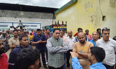राजेश मूणत ने चन्दनीडीह के जलभराव क्षेत्रों का किया प्रत्यक्ष निरिक्षण , दिए आवश्यक निर्देश