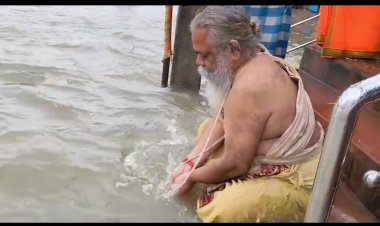 खारून नदी में विनाशकारी बाढ़ के बीच पीतर तर्पण किया राजेश्री महन्त जी ने 