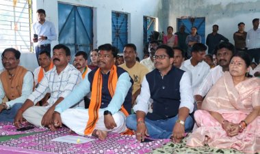 कुंगारपाल में वन मंत्री  केदार कश्यप की मौजूदगी में ग्रामीणों ने सुना 'मन की बात' का 138 वां संस्करण