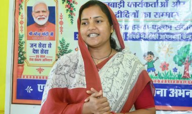 मंत्री श्रीमती लक्ष्मी राजवाड़े ने आंगनबाड़ी केंद्रों में बच्चों को कराया न्योता भोज, माताओं को भेंट किए मुनगा के पौधे