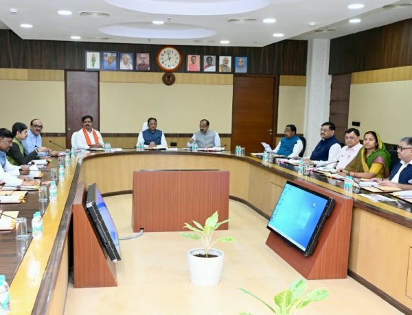 मुख्यमंत्री विष्णु देव साय की अध्यक्षता में आज  मंत्रालय, महानदी भवन में मंत्री परिषद की बैठक प्रारम्भ
