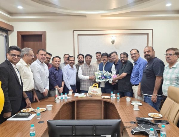 बस ऑनर फेडरेशन ऑफ छत्तीसगढ़ के साथ परिवहन मंत्री  केदार कश्यप की सार्थक चर्चा; महिला यात्रियों की सुरक्षा और बसों की ऑनलाइन ट्रैकिंग पर विशेष जोर