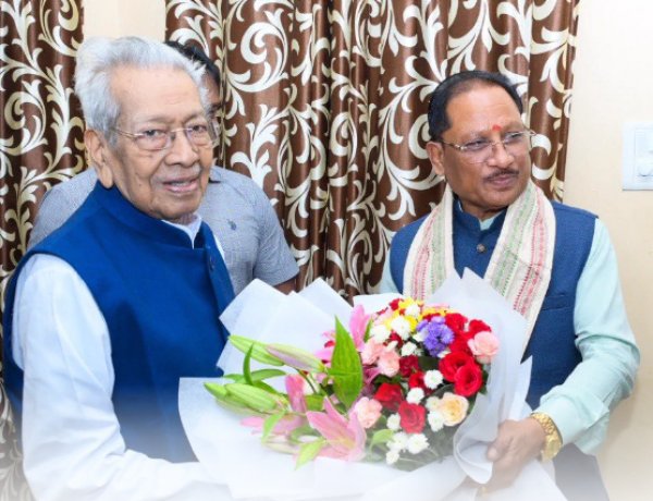 मुख्यमंत्री विष्णु देव साय ने छत्तीसगढ़ के पूर्व राज्यपाल  विश्वभूषण हरिचंदन से की सौजन्य भेंट