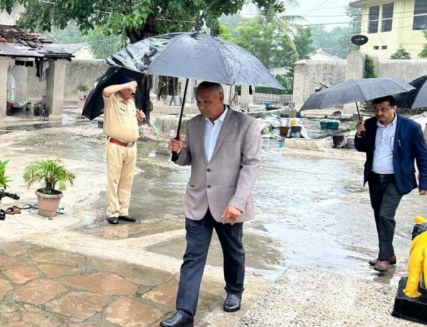 वर्षा के बीच औचक जेल निरीक्षण