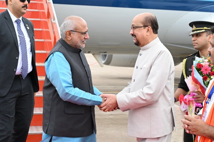  राज्यपाल श्री डेका ने उपराष्ट्रपति श्री राधाकृष्णन का किया आत्मीय स्वागत
