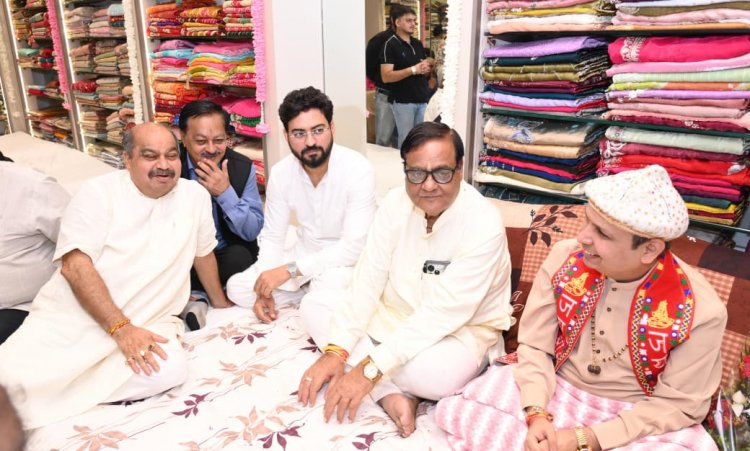 पंडरी टेक्सटाइल मार्केट में ‘आनंदम’ नवीन प्रतिष्ठान का शुभारंभ, विधायक पुरन्दर मिश्रा ने दी शुभकामनाएं