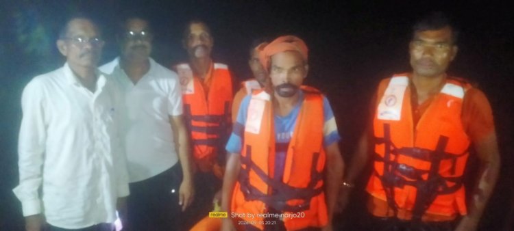 उफनती नदी में चट्टान पर फंसे ग्रामीण का डीडीआरएफ टीम ने किया सुरक्षित रेस्क्यू