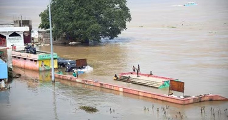 गंगा के उफान से कई जिलों में लाखों लोग प्रभावित , बिहार में बाढ़ का कहर जारी