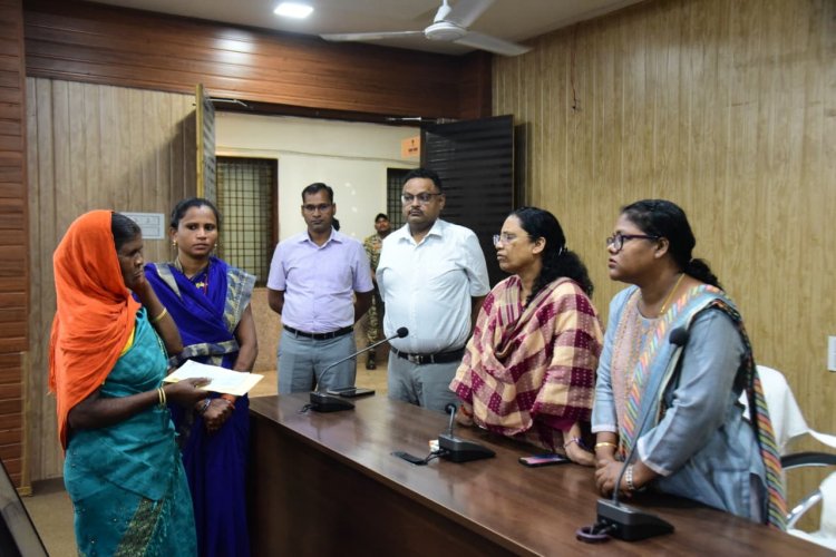 बस्तर विकास प्राधिकरण की उपाध्यक्ष एवं विधायक लता उसेंडी ने प्रभावित परिवारों को प्रदान की सहायता राशि