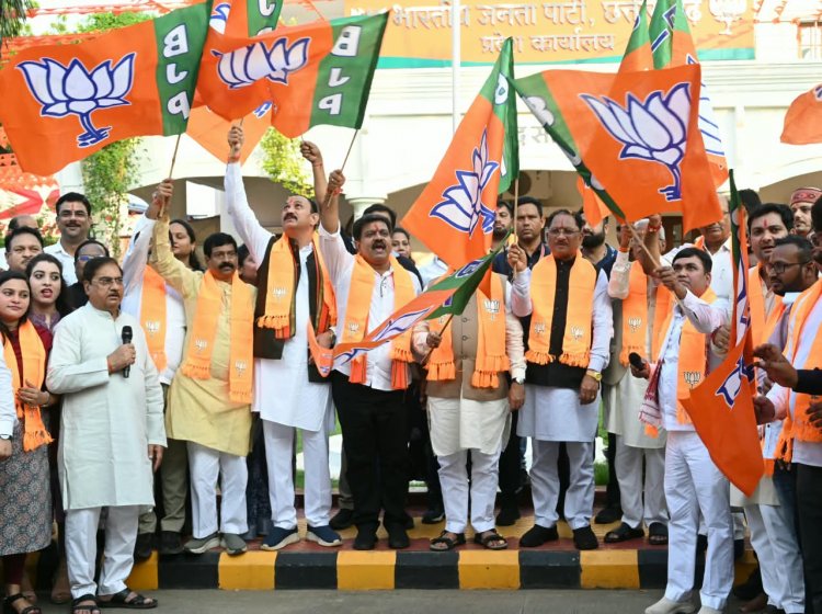 प्रधानमंत्री मोदी के 25 वर्षों के जनसेवा संकल्प के उपलक्ष्य में भाजयुमो की बाइक रैली रवाना