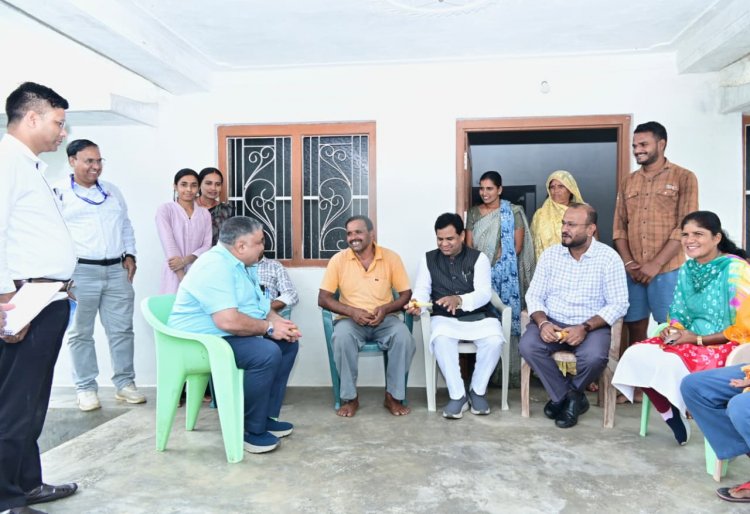 गौरेला-पेंड्रा-मरवाही : पीएम जनमन आवास के हितग्राहियों से मिले प्रभारी मंत्री  राजेश अग्रवाल