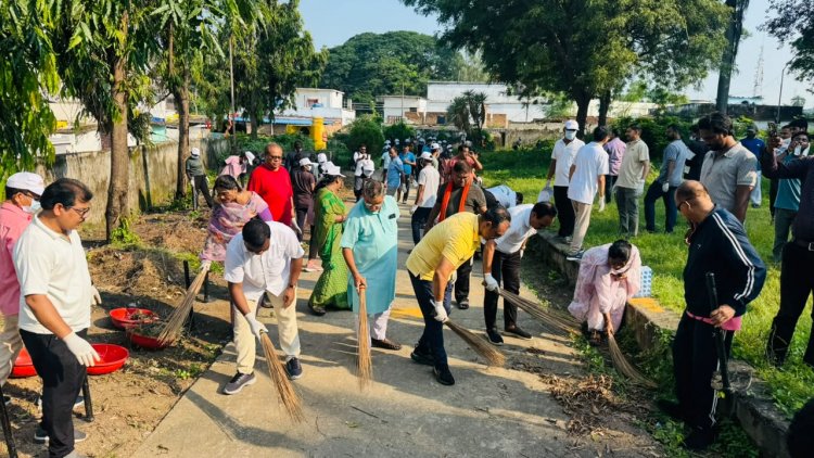 नगर पालिका अध्यक्ष अरुण कुमार कौशिक ने नगरवासियों से तालाबों, उद्यानों और सार्वजनिक स्थलों को स्वच्छ व सुंदर बनाए रखने में निरंतर सहयोग की अपील की। 