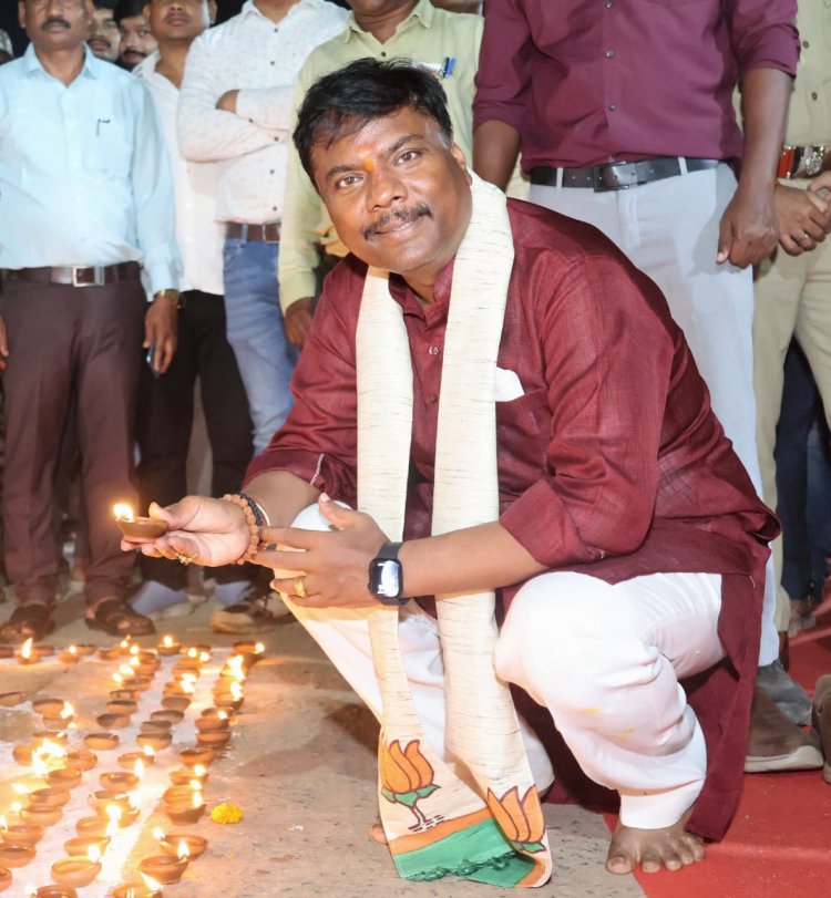 वन मंत्री केदार कश्यप ने गोठियारी तालाब में किया दीप प्रज्ज्वलन, जिलेभर में जले 1 लाख 28 हजार 633 दीप