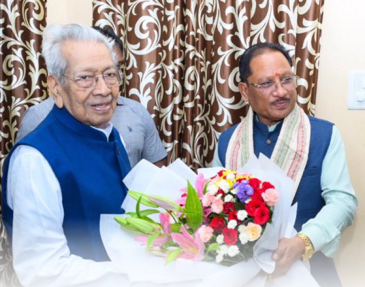मुख्यमंत्री विष्णु देव साय ने छत्तीसगढ़ के पूर्व राज्यपाल  विश्वभूषण हरिचंदन से की सौजन्य भेंट