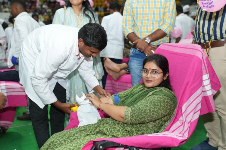*1000 से अधिक महिलाओं के रक्तदान की पहल ने बनाया विश्व रिकॉर्ड*