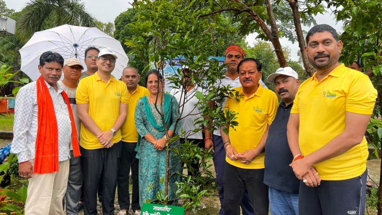 लगाये गये प्रत्येक पौधे की देखभाल अपनी संतानो की भांति करने का संकल्प लें -महापौर मीनल