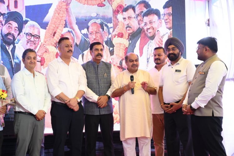 अमर पारवानी के जन्मदिवस पर आयोजित मेगा हेल्थ कैंप में शामिल हुए विधायक पुरन्दर मिश्रा