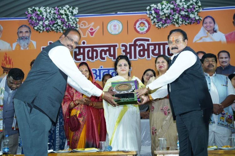 सेवा संकल्प अभियान के अंतर्गत नारी शक्ति वंदन एवं अभिनंदन कार्यक्रम का आयोजन महिला एवं बाल विकास विभाग द्वारा डोम, कांकेर में शामिल हुई डॉ ममता साहू l 