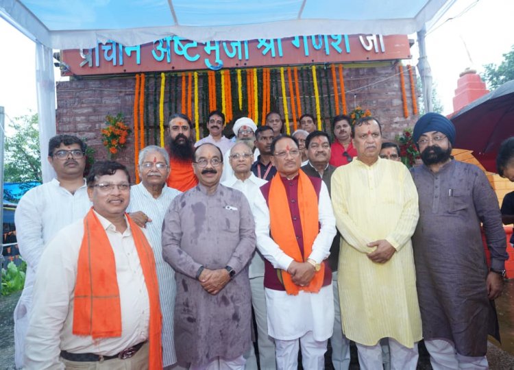 मुख्यमंत्री विष्णु देव साय ने मदकूद्वीप के प्राचीन मंदिरों में की पूजा-अर्चना