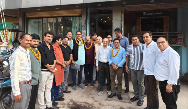मुंगेली में कैट का संगठन विस्तार, नई कार्यकारिणी का गठन-प्रदेश चेयरमेन विक्रम सिंह देव एवं प्रदेश अध्यक्ष परमानंद जैन के नेतृत्व में व्यापारियों के साथ हुई बैठक