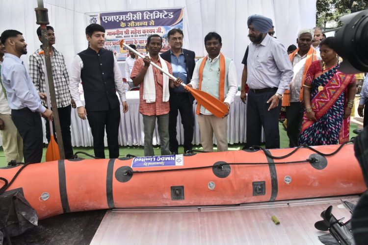 बाढ़ आपदा में बचाव एवं राहत के लिए एनएमडीसी द्वारा बस्तर को 48 घंटे में पुणे से मिले 4 रेस्क्यू स्पीड बोट