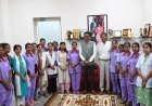 सत्य साईं अस्पताल में सेवा दे रहीं छत्तीसगढ़ की बेटियों से मिले वित्त मंत्री ओ.पी. चौधरी