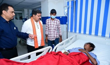  उप मुख्यमंत्री  विजय शर्मा ने अस्पताल पहुंचकर जाना सड़क हादसे में घायलों का हाल