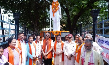 महात्मा गांधी और लाल बहादुर शास्त्री की जयंती पर सांसद बृजमोहन अग्रवाल ने अर्पित की श्रद्धांजलि; राजधानी में आयोजित विविध कार्यक्रमों में हुए शामिल