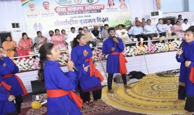 नुक्कड़ नाटक के जरिए पहुँचाया जनकल्याणकारी योजनाओं का संदेश
