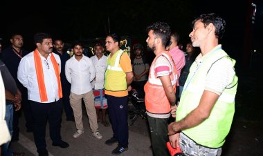 कवर्धा-बेमेतरा मार्ग पर पशुओं को देख उप मुख्यमंत्री  विजय शर्मा ने अधिकारियों को लगाई फटकार