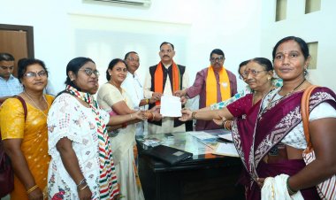 सहयोग केंद्र में स्वास्थ्य मंत्री श्यामबिहारी जायसवाल ने किया कार्यकर्ताओं से संवाद