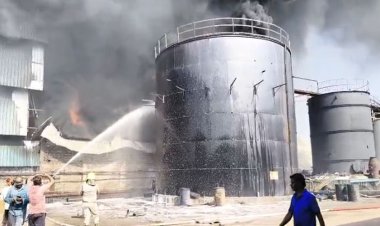 BREAKING : केमिकल फैक्ट्री में लगी भीषण आग, दो टैंकर और 50 से ज्यादा ड्रम खाक, आस पास के इलाकों में मची अफरा-तफरी