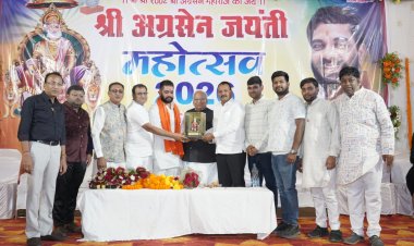 महाराजा श्री अग्रसेन जी की 138वीं जयंती के पावन अवसर पर अग्रवाल समाज द्वारा आयोजित कार्यक्रम में धर्मवीर बसंत अग्रवाल मुख्य अतिथि के रूप में पिथौरा पहुंचे।