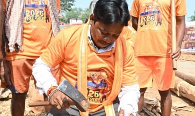 विश्वप्रसिद्ध बस्तर दशहरा के रथ निर्माण में सांसद महेश कश्यप ने किया श्रमदान