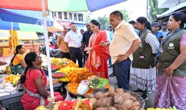 महापौर मीनल चौबे ने महामाया मन्दिर पहुंचमार्ग की नवरात्रि में सफाई व्यवस्था का किया औचक निरीक्षण, विशेष सफाई अभियानपूर्वक नवरात्रि में जारी रखने के दिए कड़े निर्देश