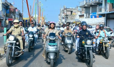 महिला एवं बाल विकास मंत्री लक्ष्मी राजवाड़े और स्वास्थ्य मंत्री श्याम बिहारी जायसवाल बाइक रैली में हुए शामिल