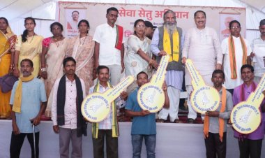 पक्के आवास का सपना हुआ साकार, सेवा सेतु शिविर में हितग्राहियों को मिली पक्के आवास की चाबी