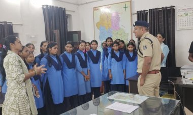51 छात्राओं को साइबर सुरक्षा, बाल अधिकारों और शासकीय योजनाओं की दी गई जानकारी