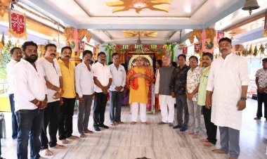 सोलहपुरी माता के दरबार में विधायक पुरन्दर मिश्रा ने की पूजा-अर्चना, प्रदेशवासियों की सुख-समृद्धि की कामना