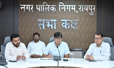 आयुक्त ने नागरिकों से प्राप्त जनशिकायतों का त्वरित निदान करने के अधिकारियों को दिए निर्देश