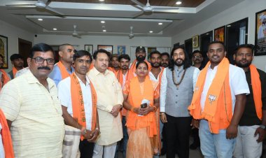 मंत्री गुरु खुशवंत साहेब की उपस्थिति में कांग्रेस नेत्री प्रीति मिश्रा एवं कांग्रेस नेता ललित मनहरे के नेतृत्व में सैकड़ों लोगों ने थामा भाजपा का दामन