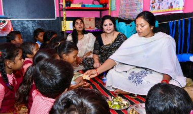  मंत्री श्रीमती लक्ष्मी राजवाड़े ने किया आंगनबाड़ी केंद्र का औचक निरीक्षण