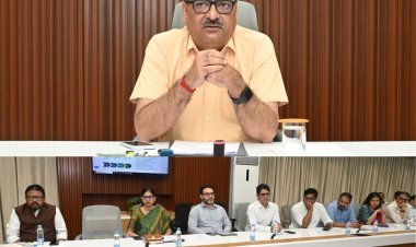 शासकीय योजनाओं के क्रियान्वयन और निर्माण कार्यों में तेजी लाई जाए : मुख्य सचिव श्री विकासशील