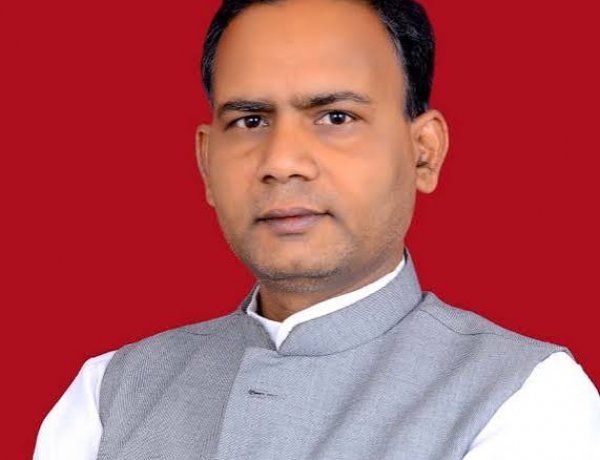 LIC का 46 हजार करोड़ लगाकर चमकाया IDBI बैंक, अब मुनाफा आते ही मोदी सरकार ने विदेशी कंपनी को सौंपा - कांग्रेस