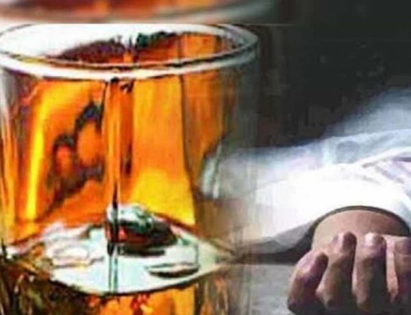 BSP पार्षद समेत 4 दोस्तों की शराब पीने से बिगड़ी तबीयत, इलाज के दौरान 2 की मौत