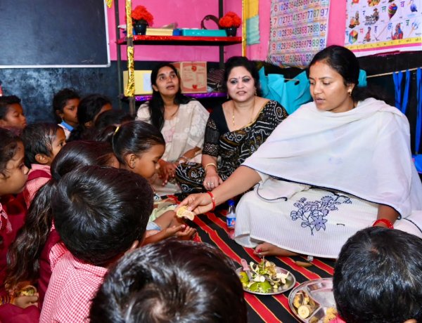  मंत्री श्रीमती लक्ष्मी राजवाड़े ने किया आंगनबाड़ी केंद्र का औचक निरीक्षण